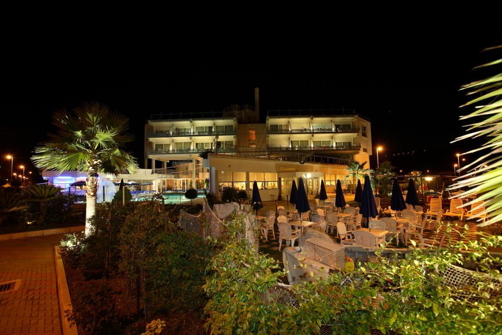 Seapark Spa Resort Джулианова Екстериор снимка