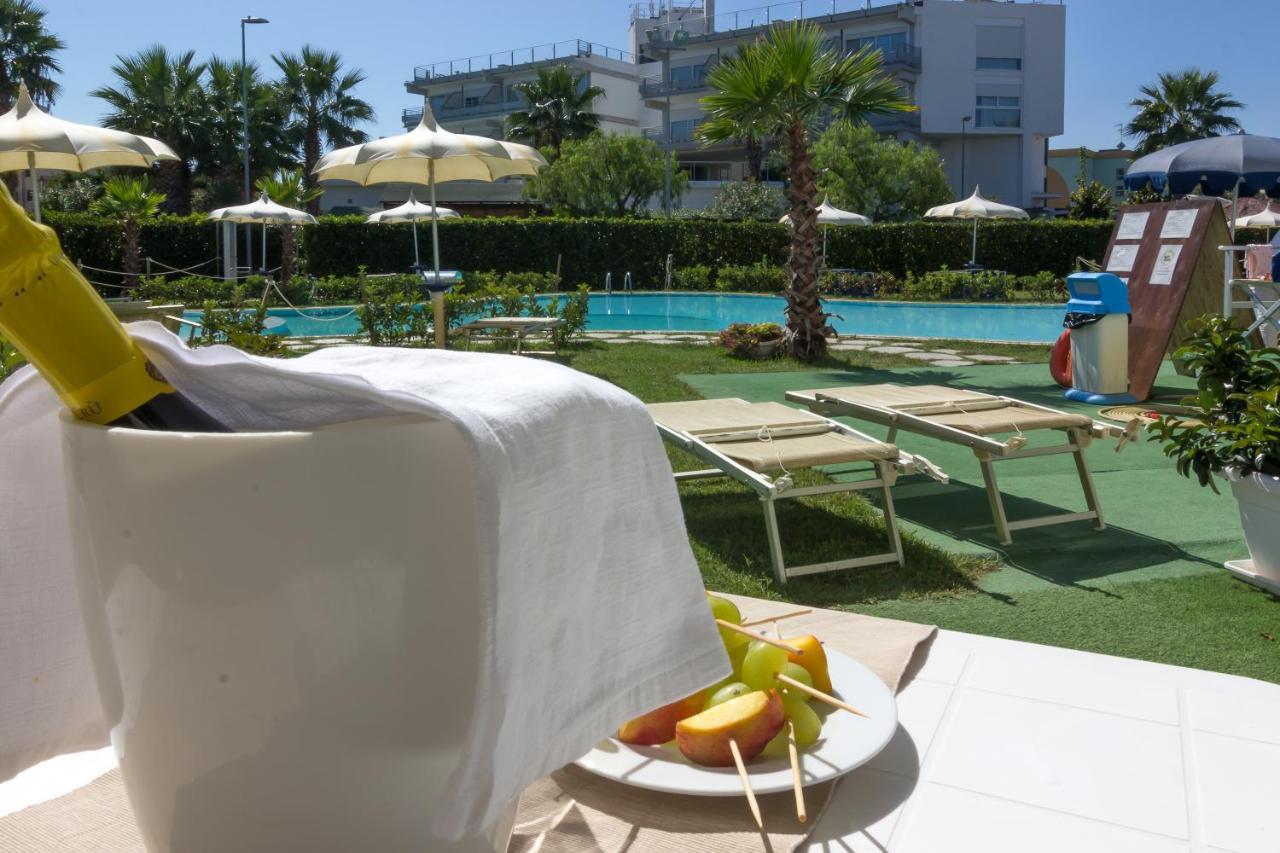 Seapark Spa Resort Джулианова Екстериор снимка